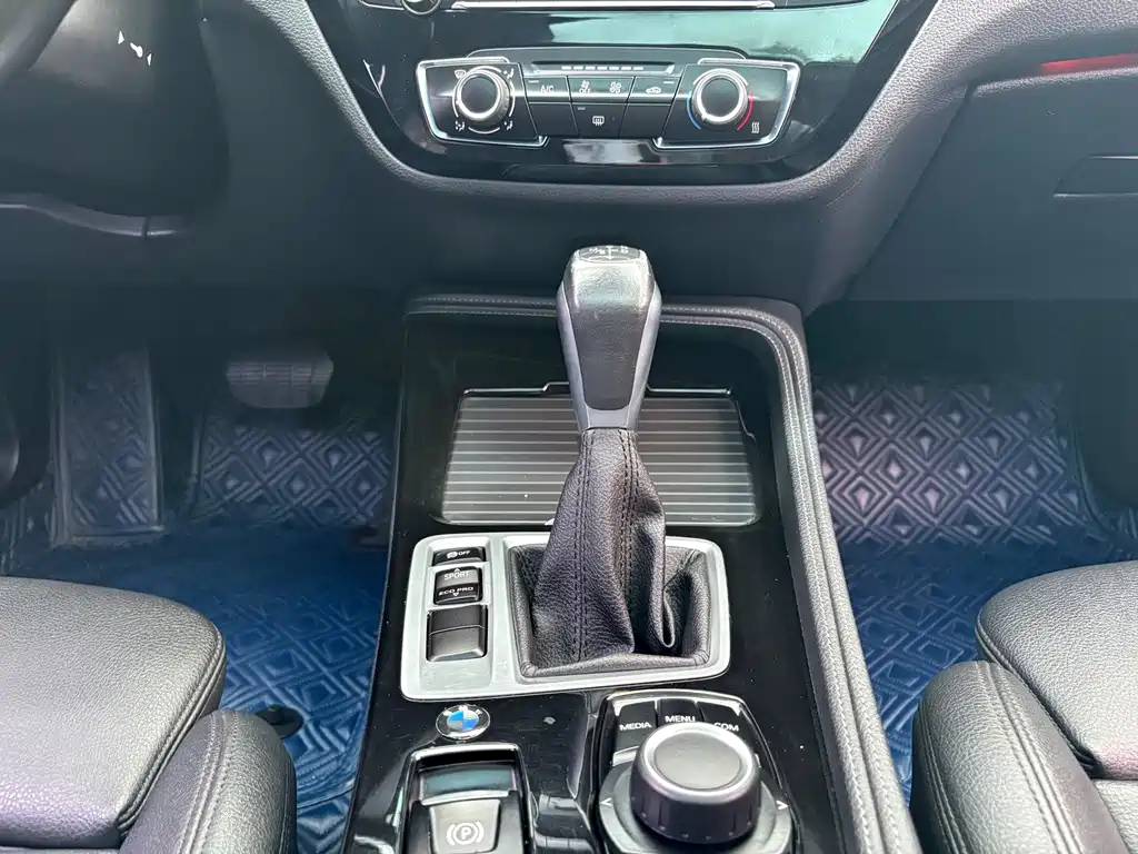 BMW 1 Series 2018 — фото 17