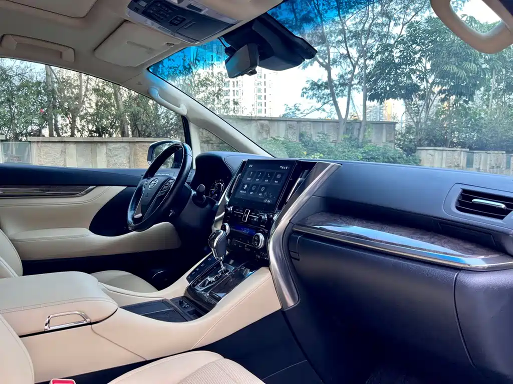 Toyota Alphard 2021 — фото 20
