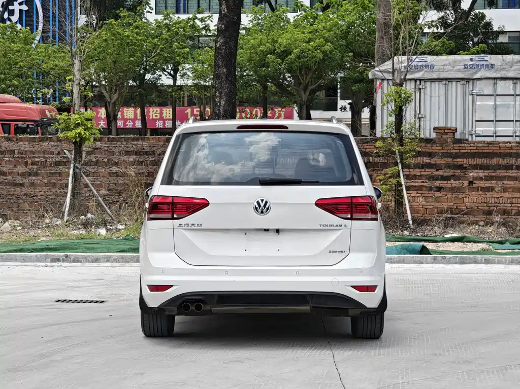 Volkswagen Touran 2018 — фото 6