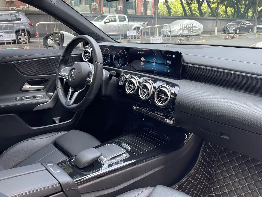 Mercedes-Benz A-Class 2022 — фото 17