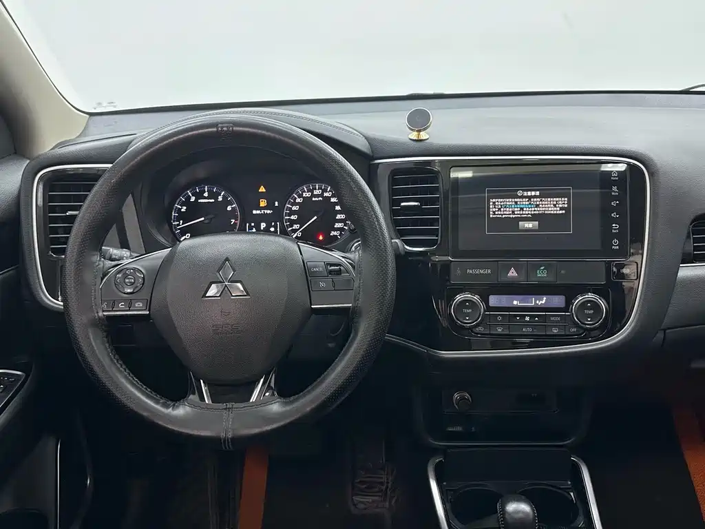 Mitsubishi Outlander 2022 — фото 10