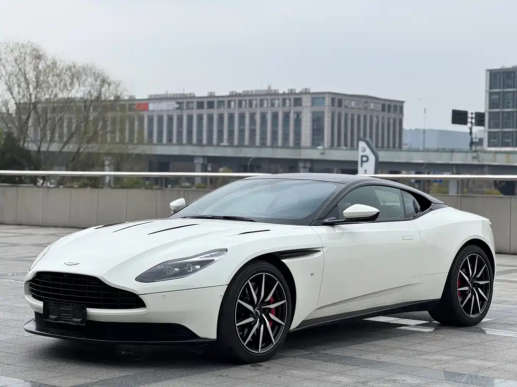 Aston Martin DB11 2017 — фото 1