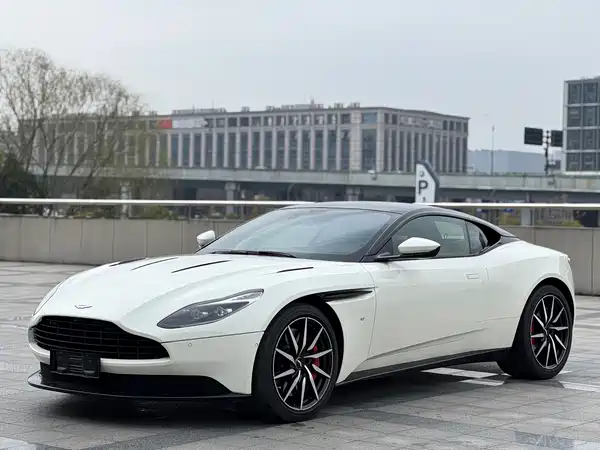 Aston Martin DB11 2016