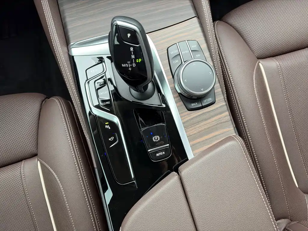 BMW 5 Series 2022 — фото 10