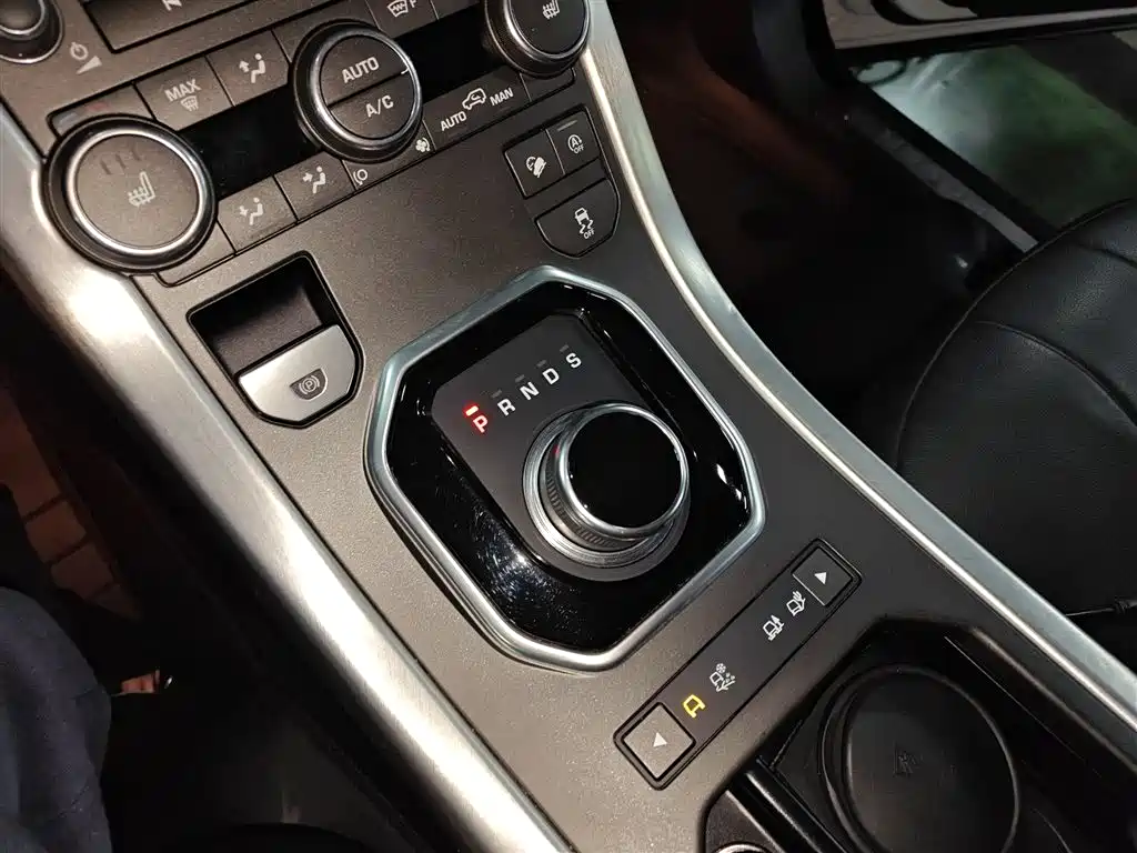 Land Rover Evoque 2018 — фото 10