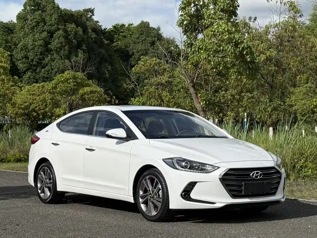 Hyundai Elantra 2017 — фото 3