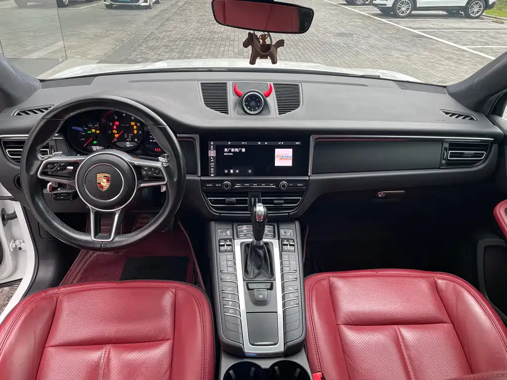 Porsche Macan 2020 — фото 10