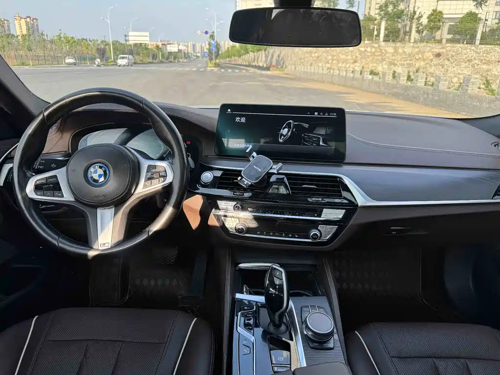 BMW 5 Series New Energy 2022 — фото 10