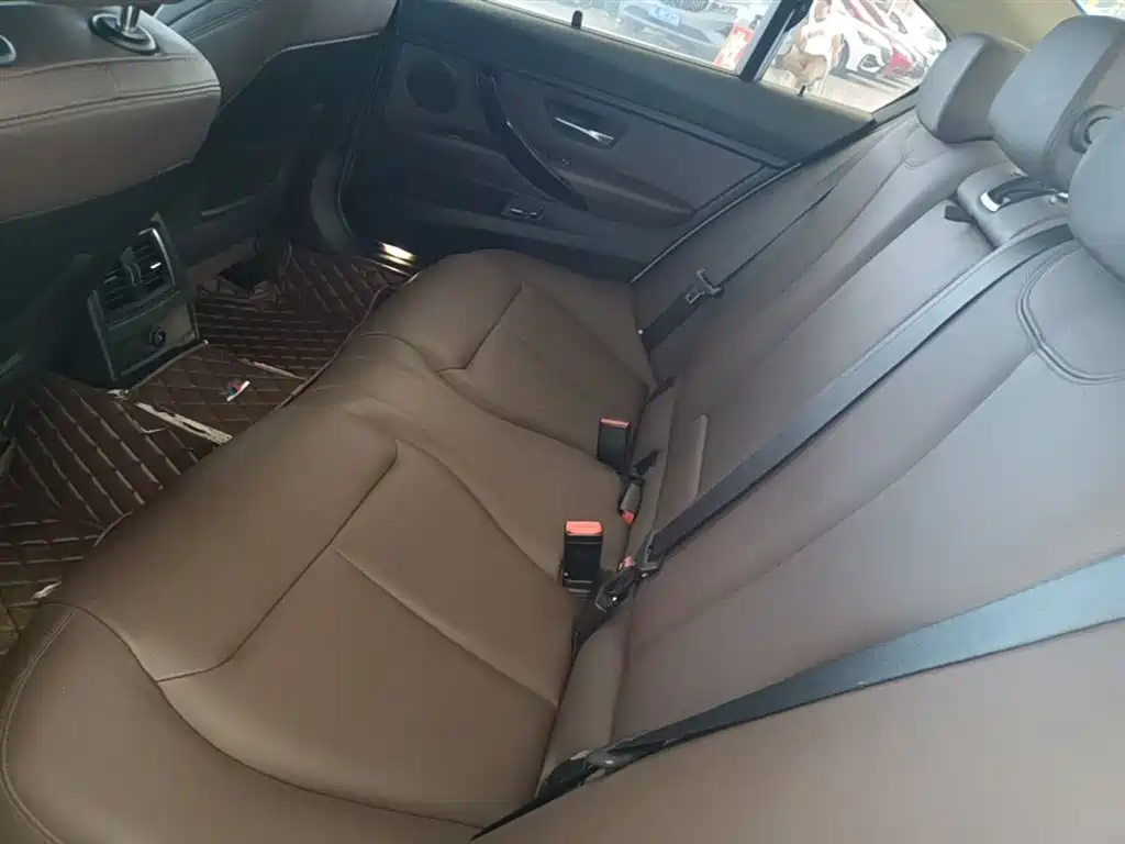 BMW 3 Series 2018 — фото 17