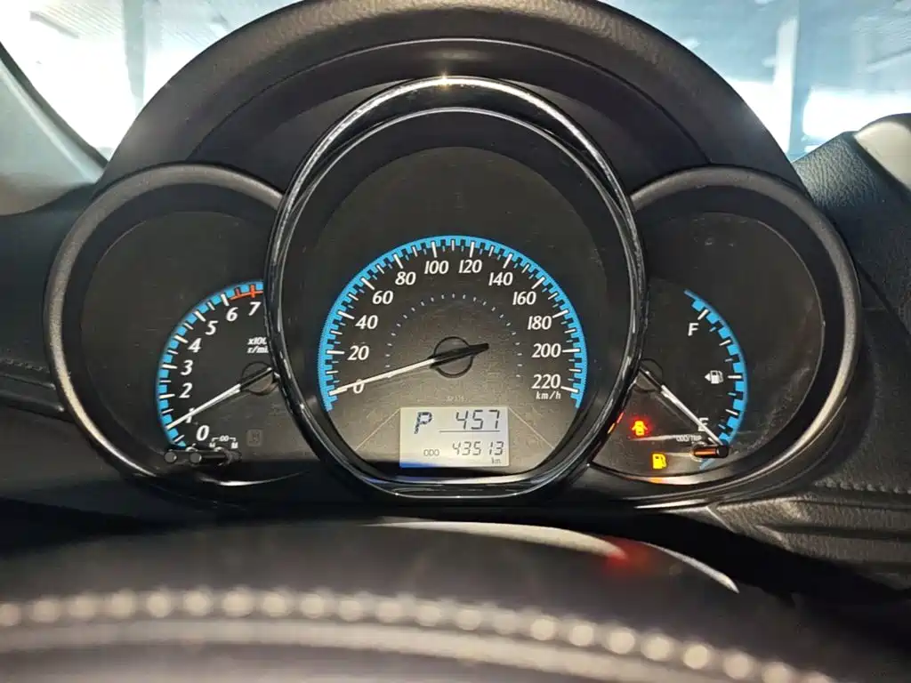 Toyota Yaris L 2019 — фото 12