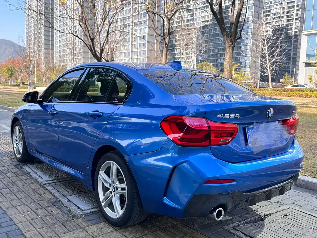 BMW 1 Series 2019 — фото 16