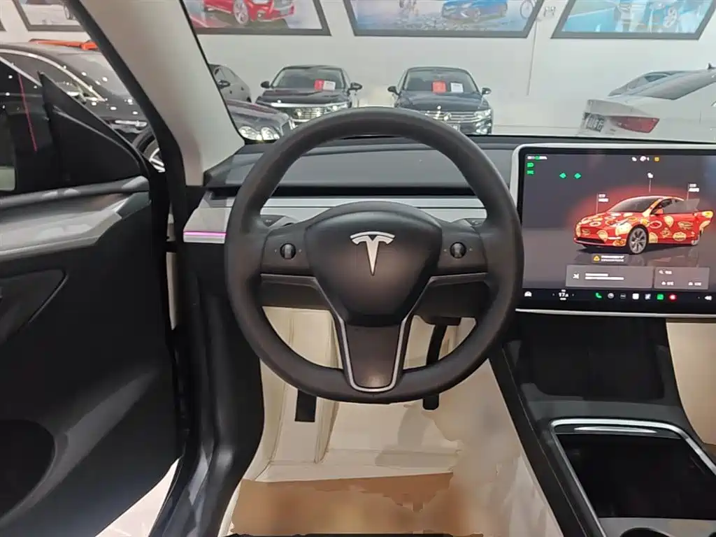 Tesla Model Y 2024 — фото 11