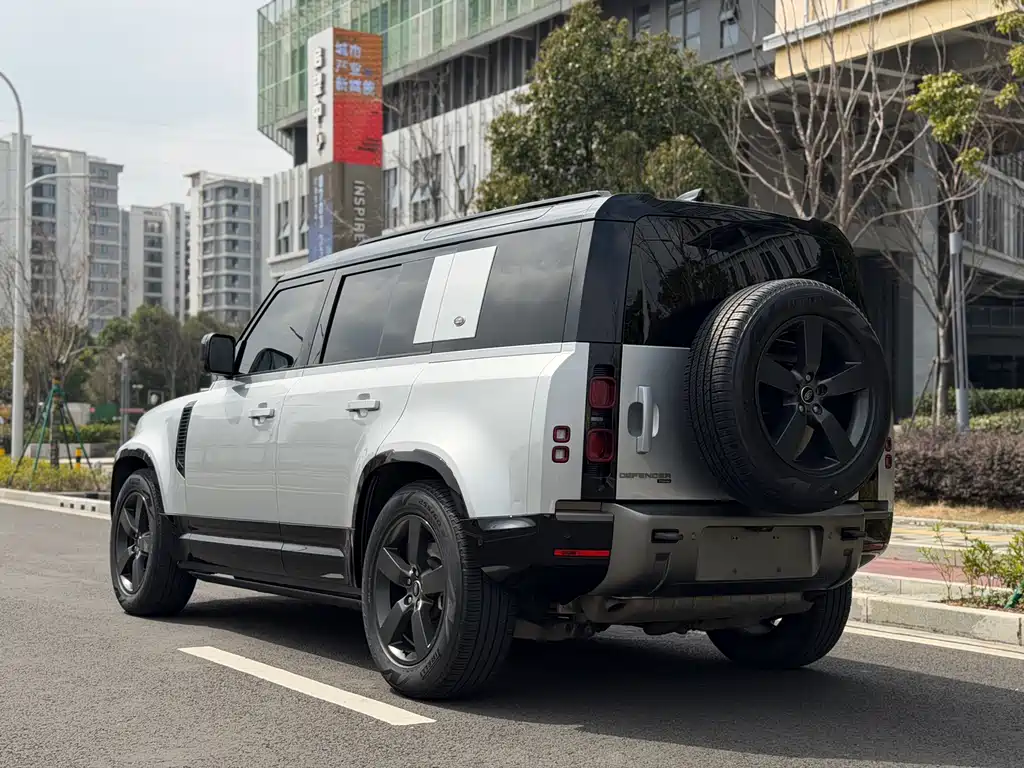 Land Rover Defender 2022 — фото 12