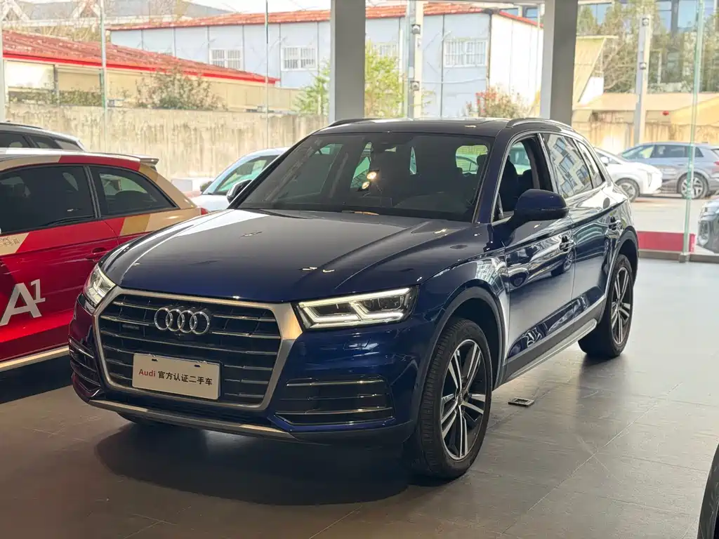Audi Q5L 2020 — фото 1