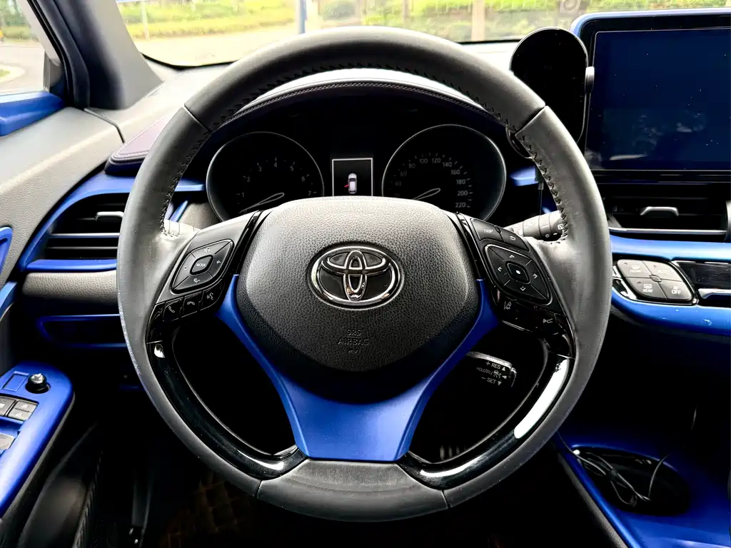 Toyota C-HR 2020 — фото 10
