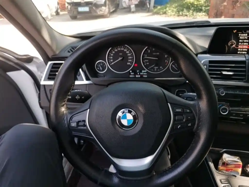 BMW 3 Series 2016 — фото 11