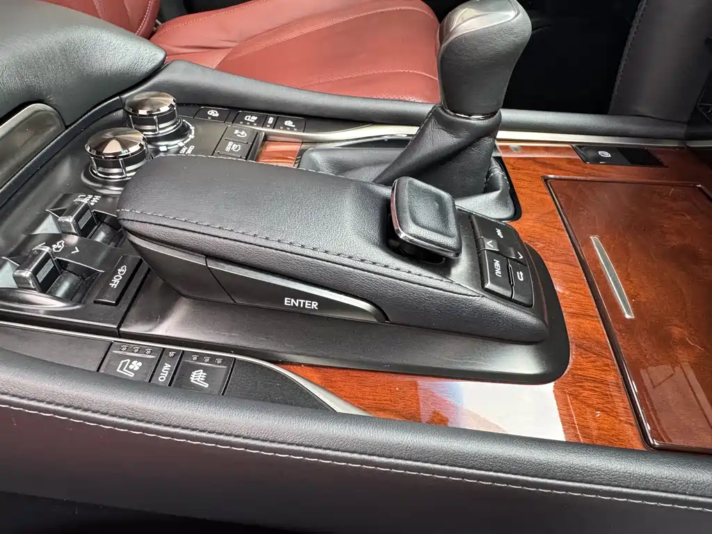 Lexus LX 2020 — фото 14