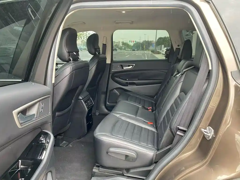Ford Edge 2017 — фото 12