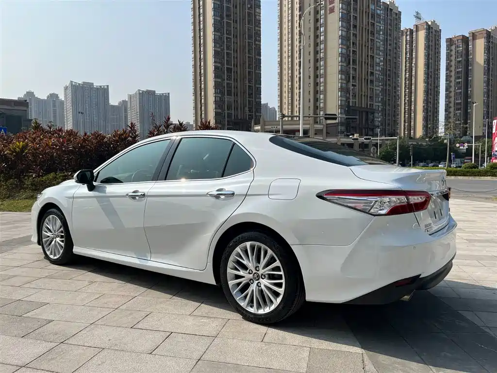 Toyota Camry 2018 — фото 4