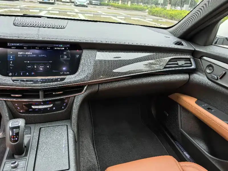 Cadillac CT6 2018 — фото 10