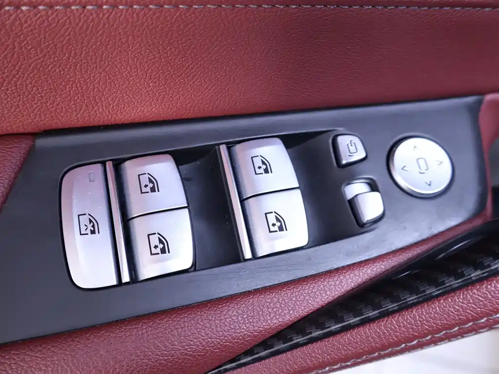 BMW 5 Series 2023 — фото 17