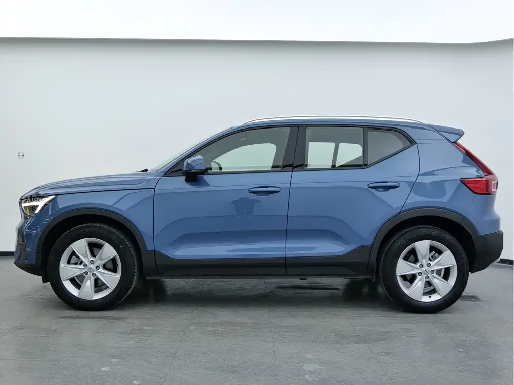 Volvo XC40 2023 — фото 7