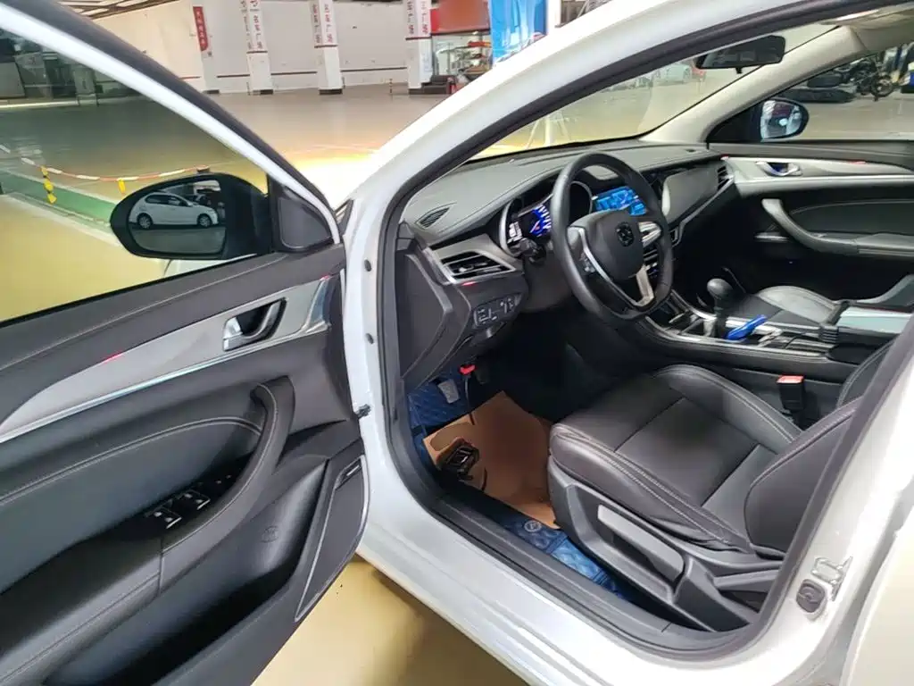 Changan Escape 2018 — фото 16