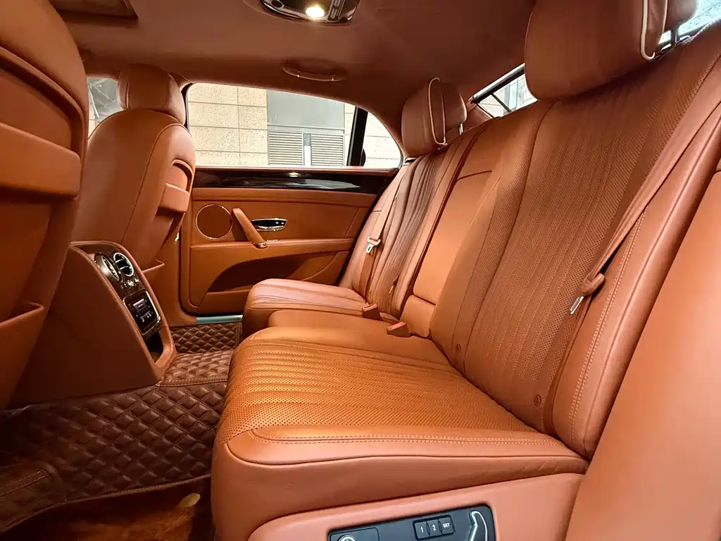 Bentley Flying Spur 2018 — фото 10