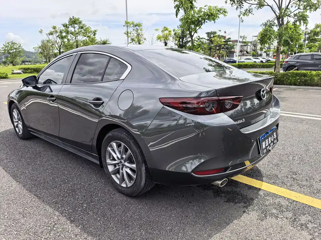 Mazda 3 Axela 2022 — фото 25