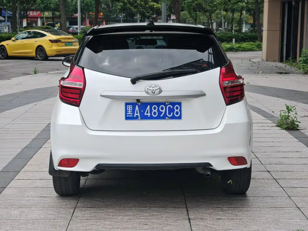 Toyota Yaris L 2019 — фото 8