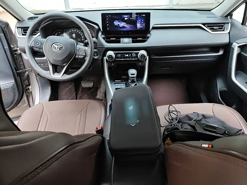 Toyota RAV4 2024 — фото 10