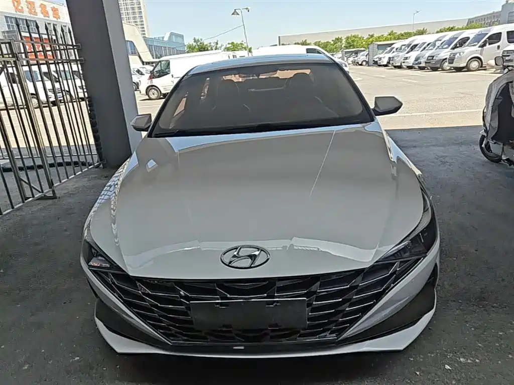 Hyundai Elantra 2022 — фото 3