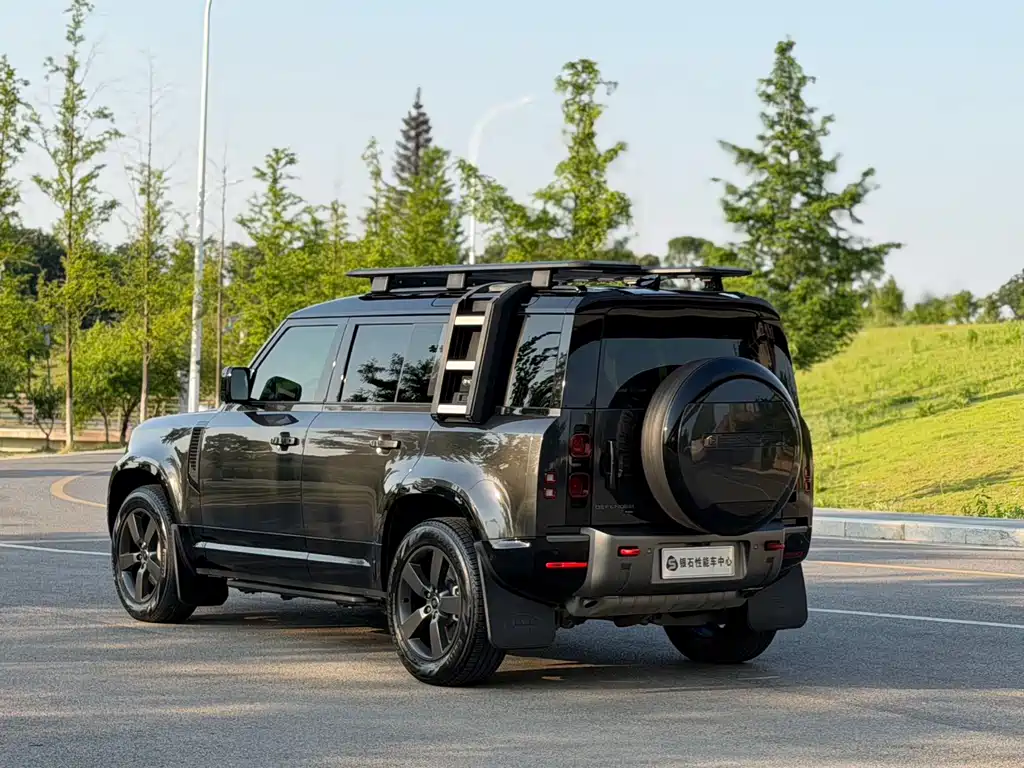 Land Rover Defender 2023 — фото 21