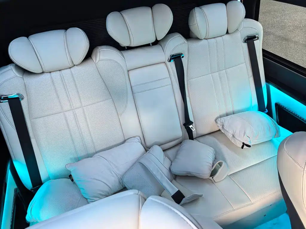 Toyota Hiace 2023 — фото 16