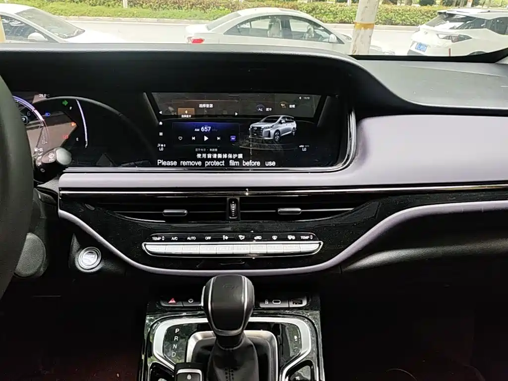 GAC Motor Trumpchi M6 2025 — фото 13