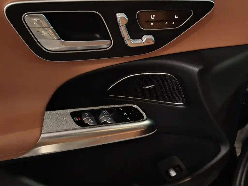 Mercedes-Benz E-Class 2024 — фото 14