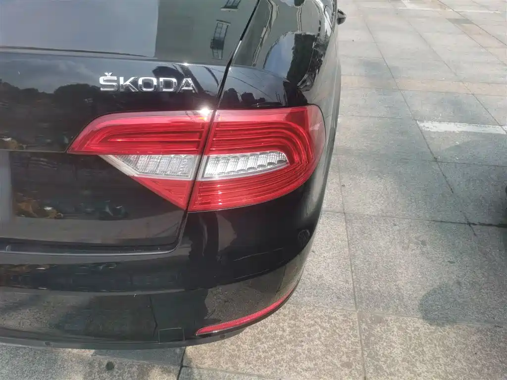 Skoda Superb 2015 — фото 24
