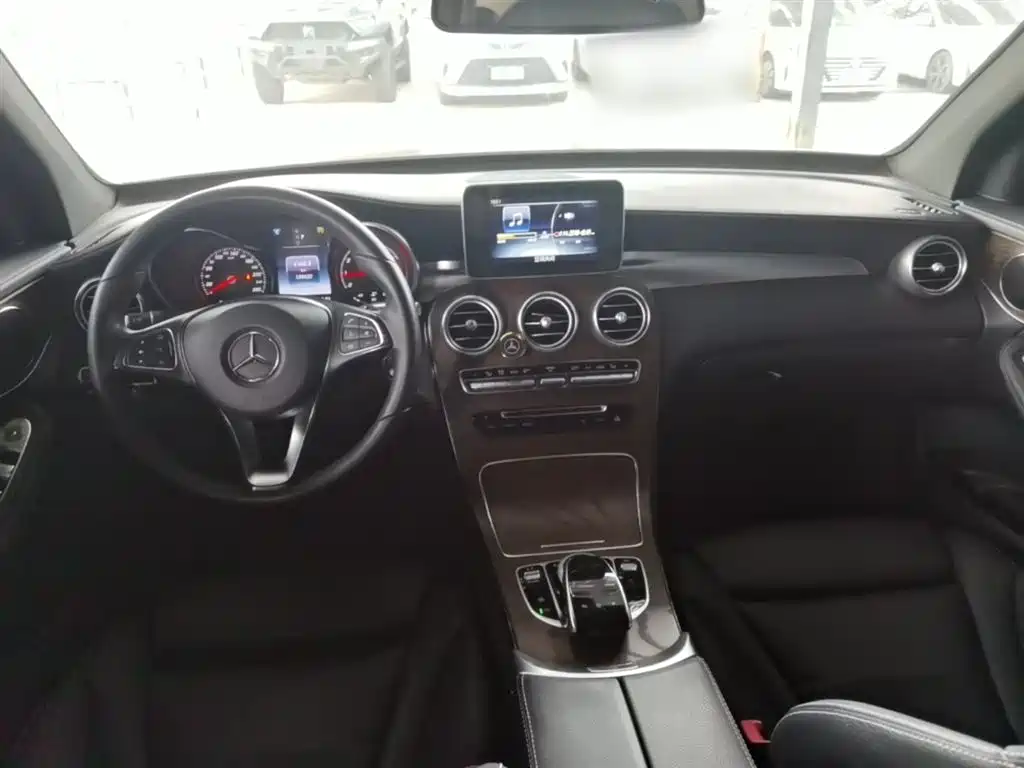 Mercedes-Benz GLC 2016 — фото 10