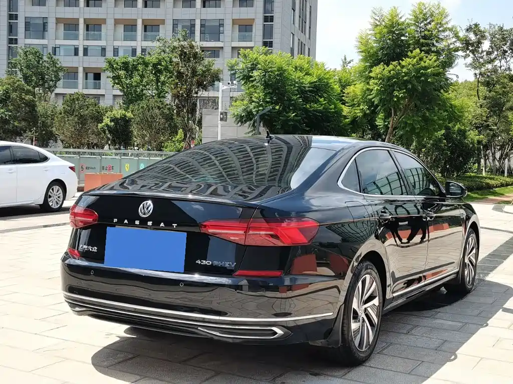 Volkswagen Passat PHEV 2019 — фото 6