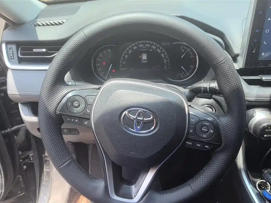 Toyota RAV4 2021 — фото 15