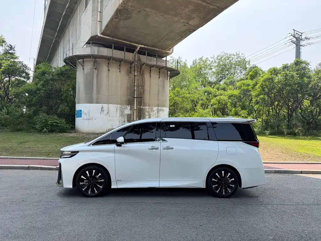 Toyota Vellfire 2025 — фото 3