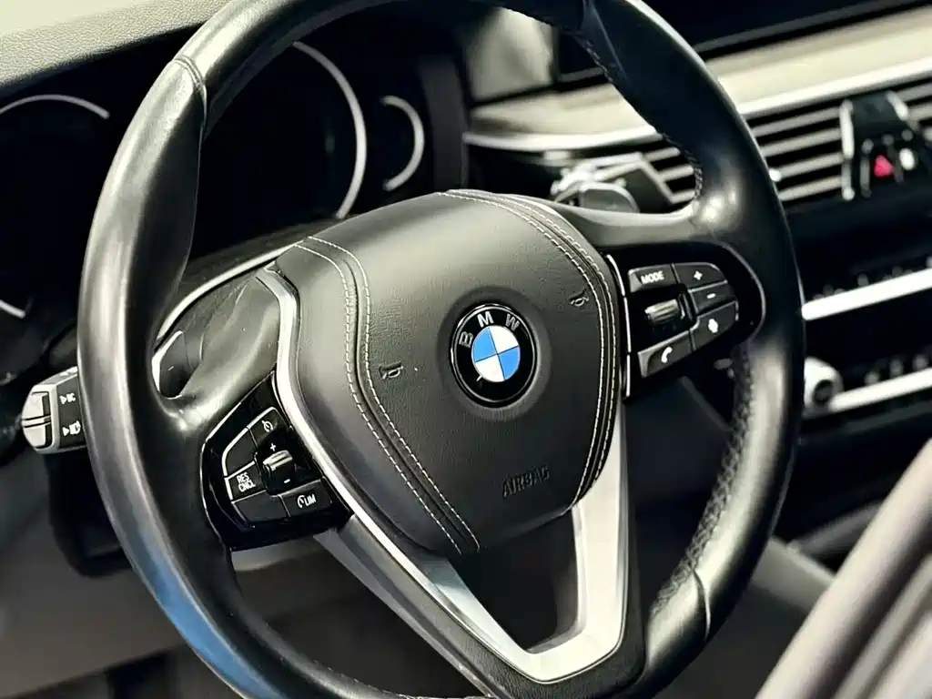 BMW 6 Series GT 2018 — фото 7