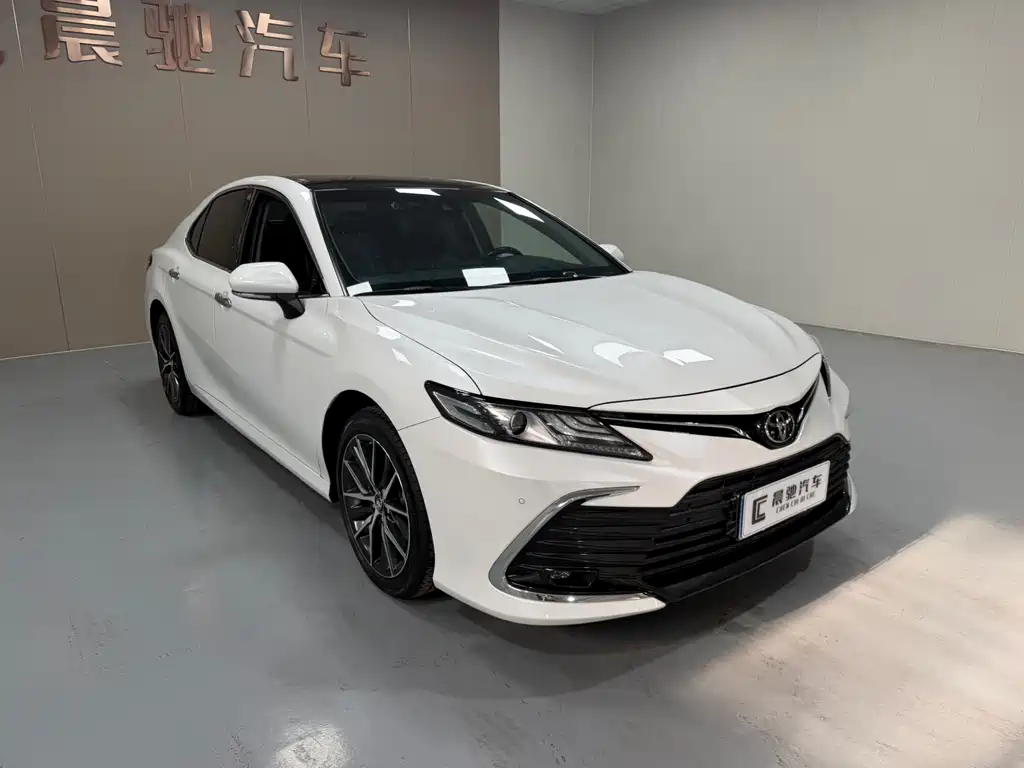 Toyota Camry 2023 — фото 3