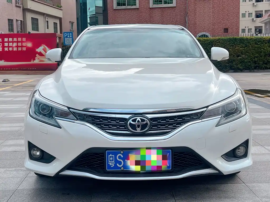 Toyota Reiz 2013
