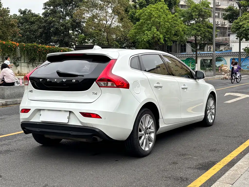 Volvo V40 2016 — фото 20