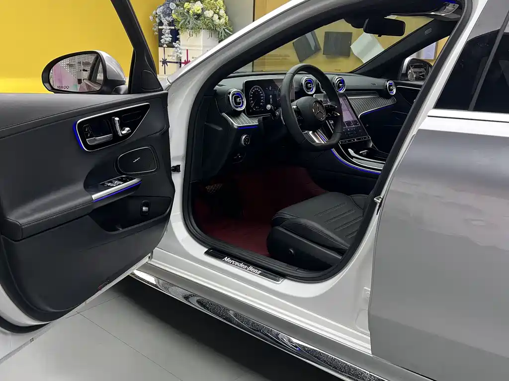 Mercedes-Benz C-Class 2023 — фото 4