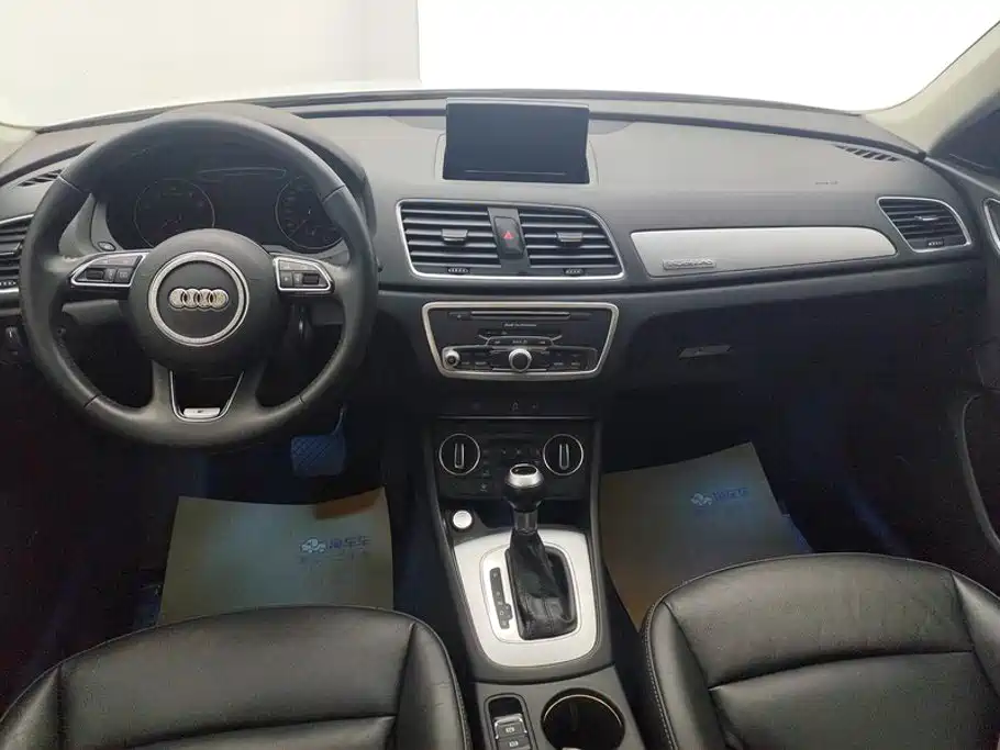 Audi Q3 2018 — фото 12