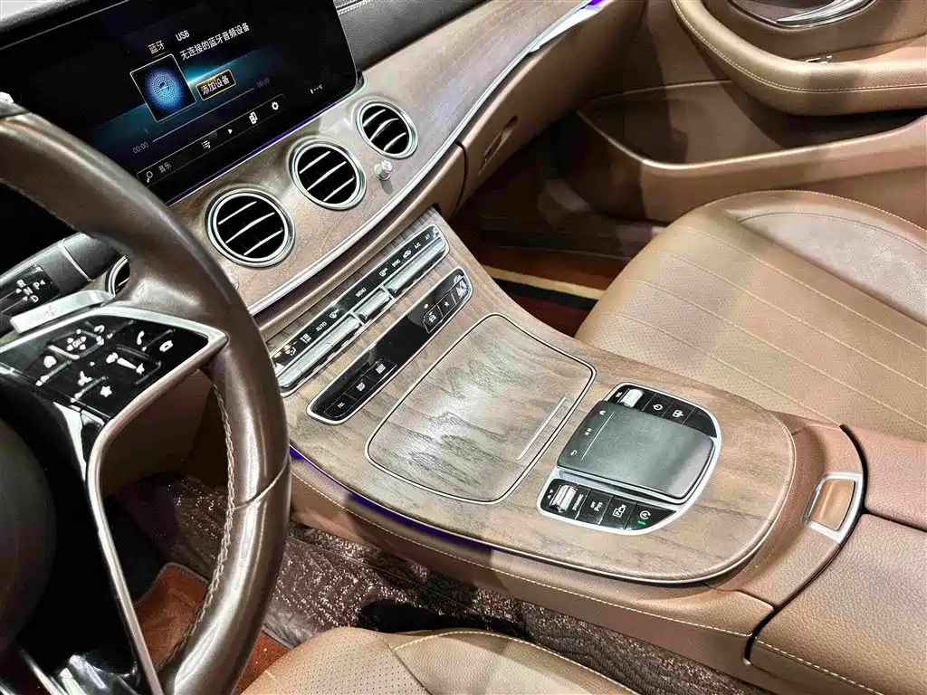 Mercedes-Benz E-Class 2022 — фото 18