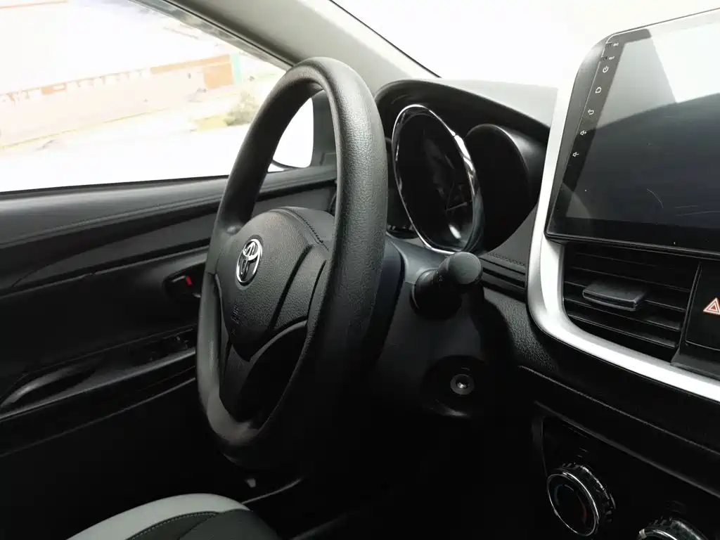Toyota Yaris L 2020 — фото 22