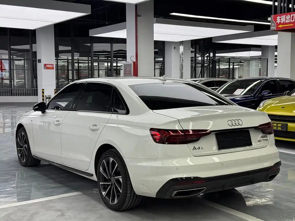 Audi A4L 2023 — фото 22